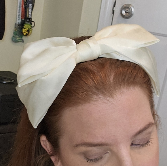 Ivory Oversized Bow Headband - Picture 6 of 9